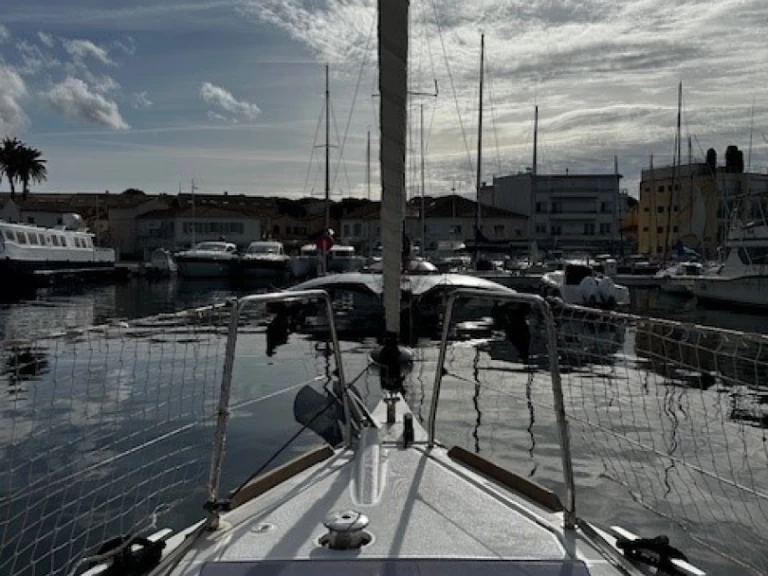 Charter a Jeanneau Sun Odyssey 349 in Bandol on Samboat