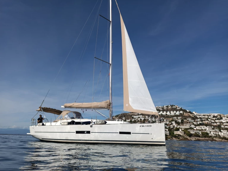 Sailboat hire in Roses - Dufour Dufour 382 Grand Large