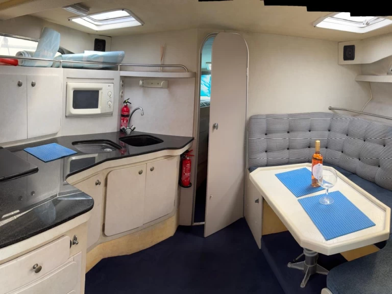 Hire Motorboat Birchwood with a boat licence