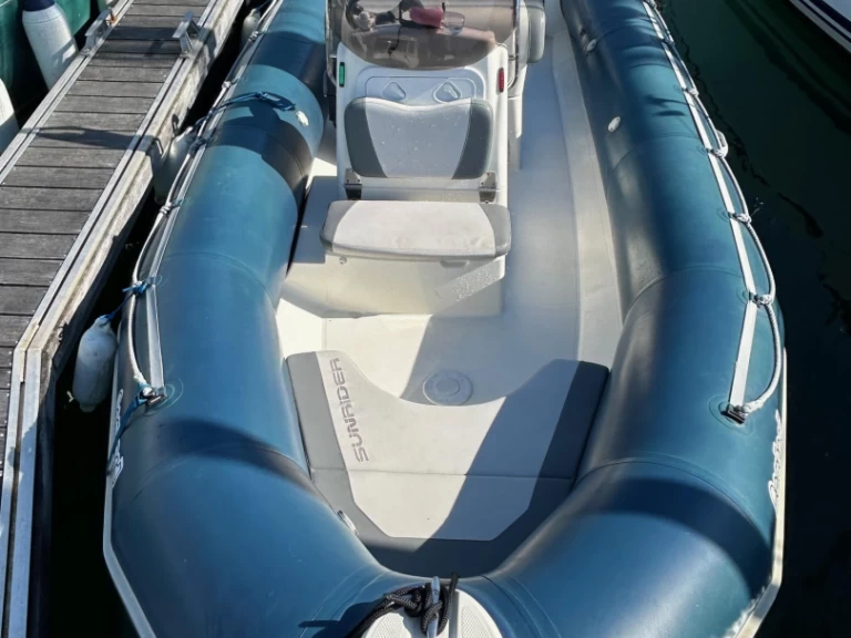 Hire a Bombard Sunrider 650 Bleu Sainte-Marine