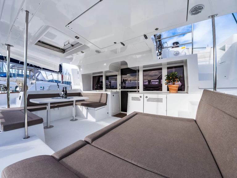 Yacht hire Rethymno cheap Lagoon 380