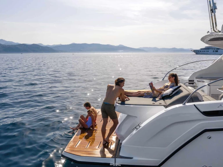 Motorboat hire in Monaco - Azimut Azimut 45