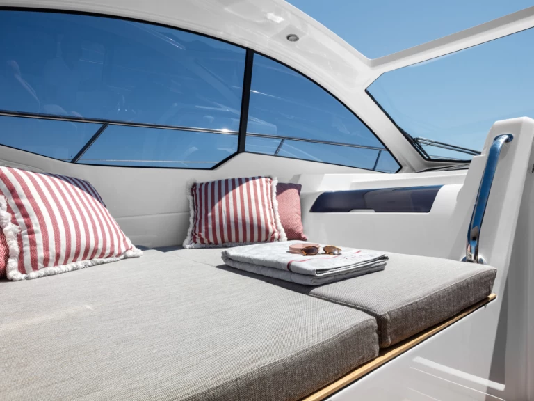 Charter a Azimut Azimut 45 in Monaco on Samboat