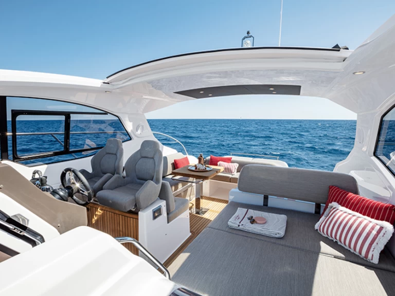 Hire Motorboat with or without skipper Azimut Monaco