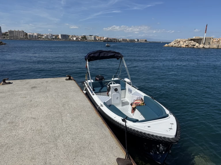 Hire a Silver Yatch 495 l'Escala