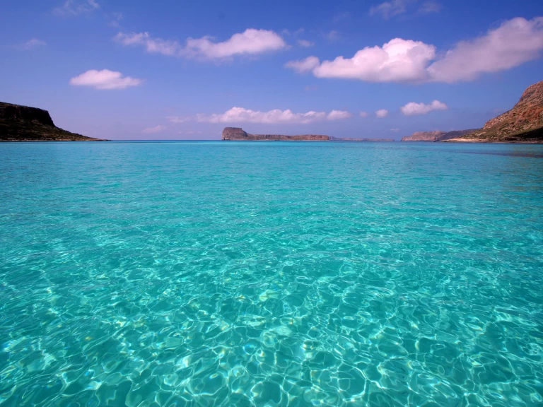 Catamaran to hire Kissamos at the best price