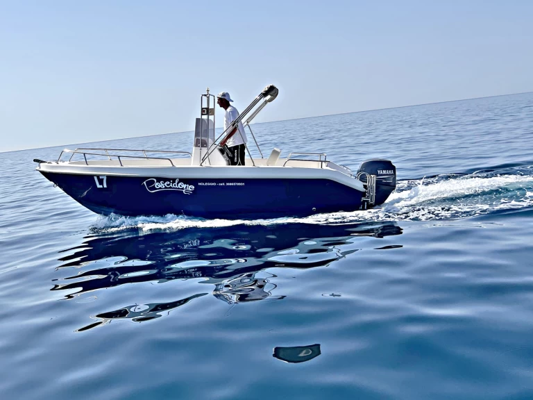 Charter a Lazzari 565 in Andrano on Samboat