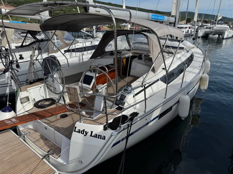 Hire Sailboat Bavaria with a boat licence