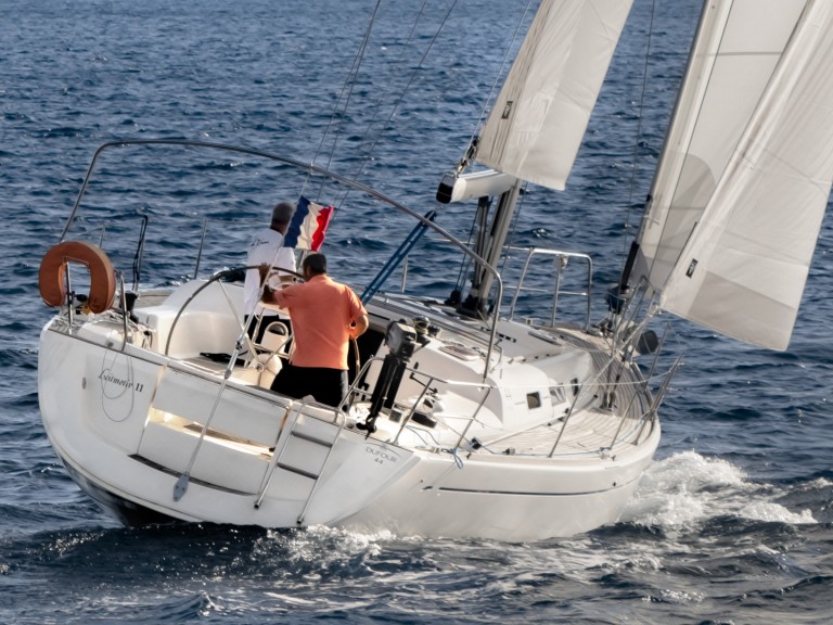 Sailboat hire in Toulon - Dufour Dufour 44