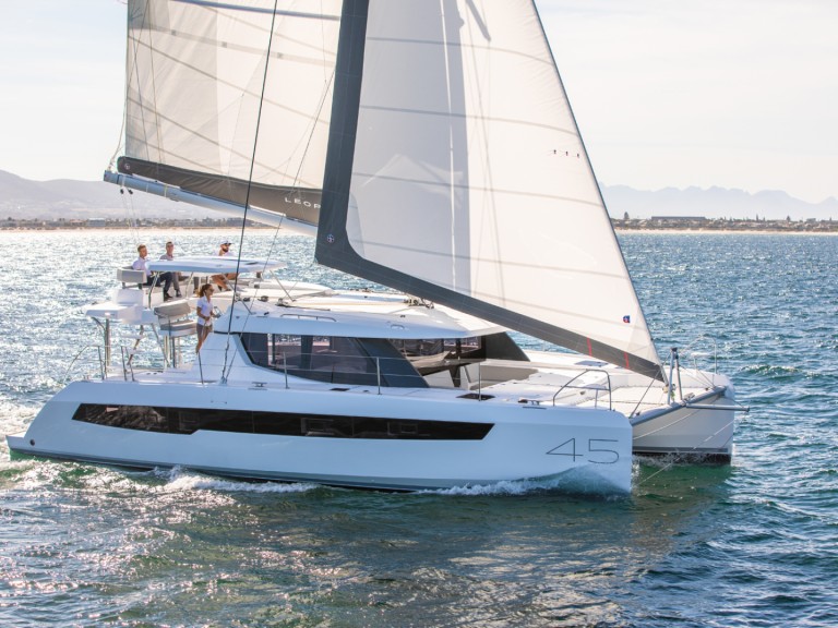 Hire Catamaran with or without skipper Leopard Catamarans / Robertson & Caine Toulon