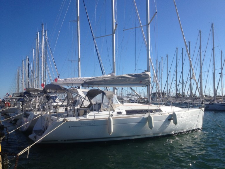 Sailboat to hire Toulon at the best price