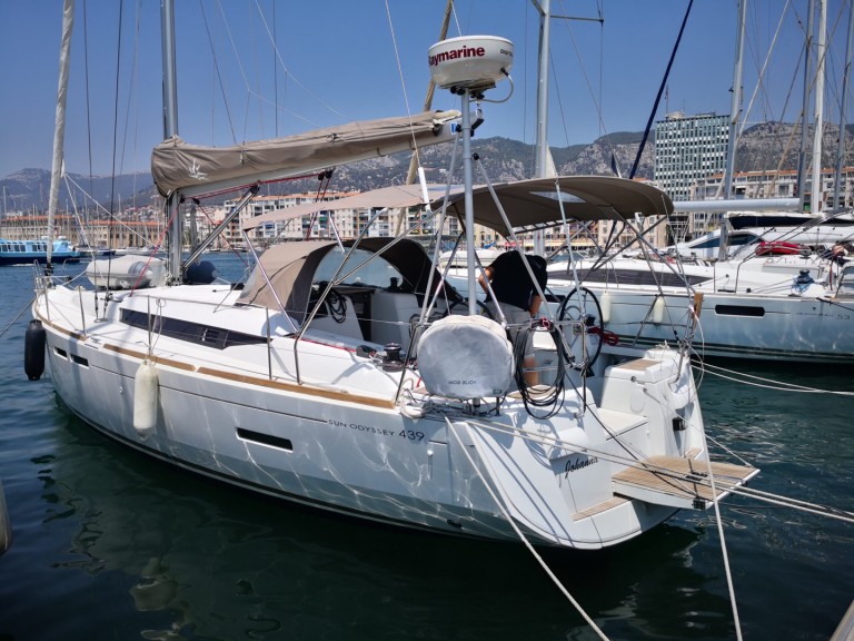 Hire a Jeanneau Sun Odyssey 439 Toulon