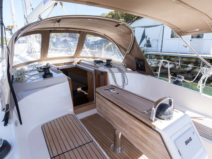 Hire Sailboat Bavaria with a boat licence