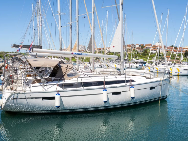 Sailboat to hire Pula at the best price