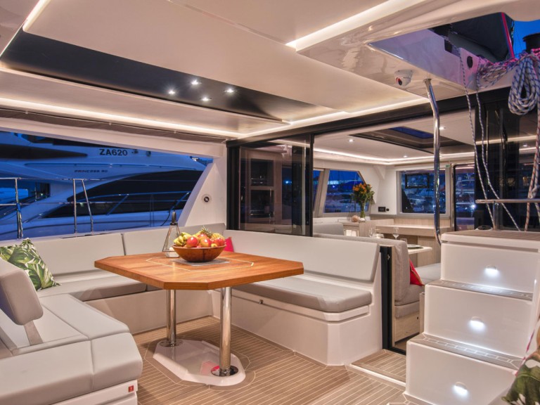 Yacht hire Toulon cheap Leopard 45