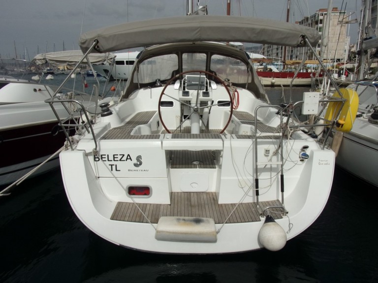 Yacht hire Toulon cheap Oceanis 37