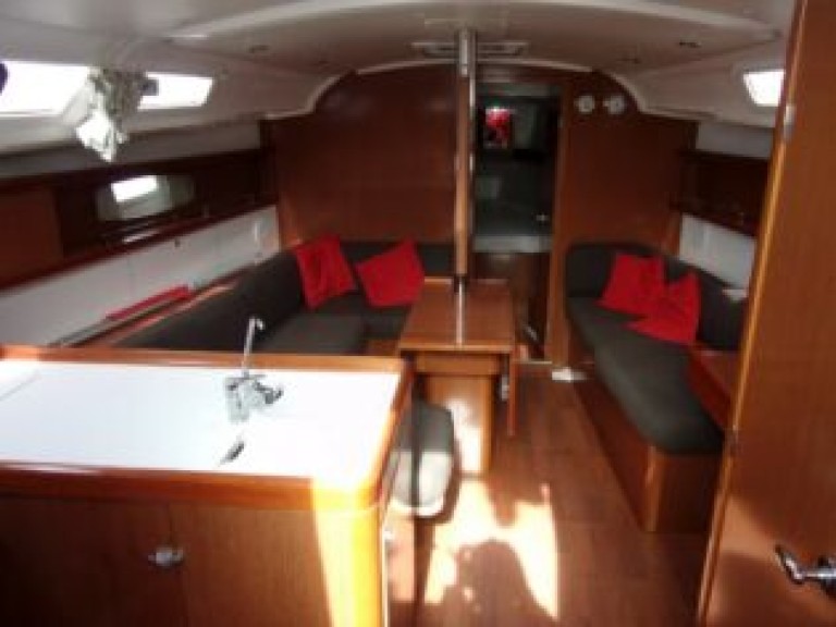 Hire Sailboat with or without skipper Bénéteau Toulon