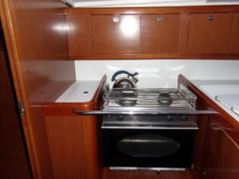 Sailboat to hire Toulon at the best price