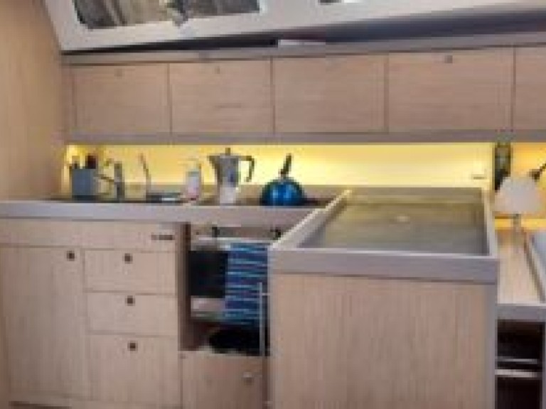 Sailboat hire in Toulon - Bénéteau Oceanis 45