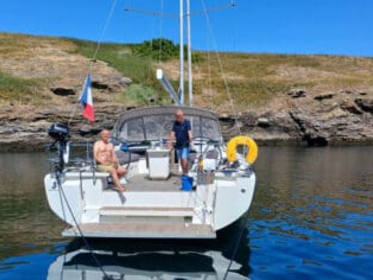 Hire Sailboat with or without skipper Bénéteau Toulon