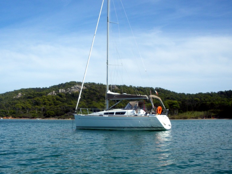 Sailboat hire in Toulon - Jeanneau Sun Odyssey 30i