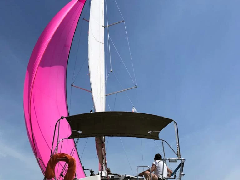 Charter a Jeanneau Sun Odyssey 30i in Toulon on Samboat