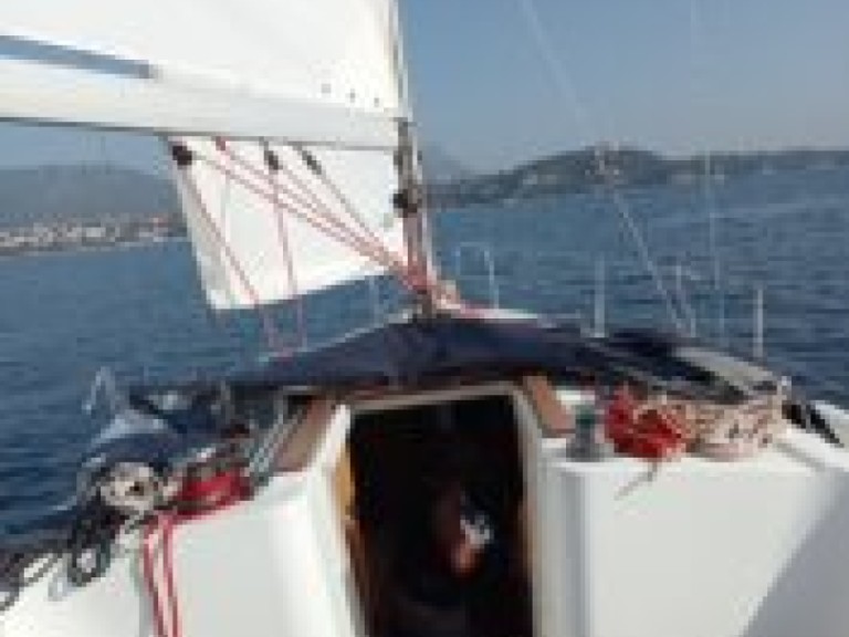 Charter a Jeanneau Sun Odyssey 33i in Toulon on Samboat