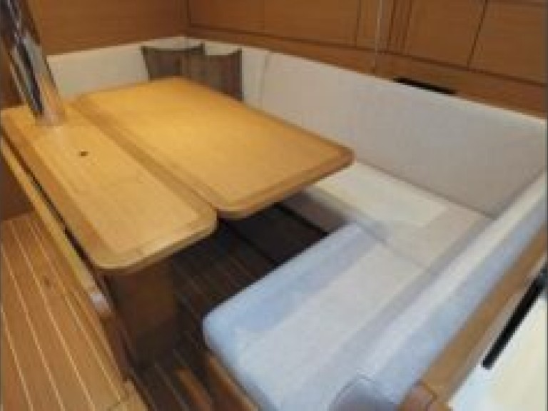 Hire a Jeanneau Sun Odyssey 379 Toulon