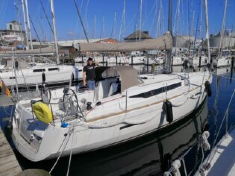 Sailboat hire in Toulon - Jeanneau Sun Odyssey 439