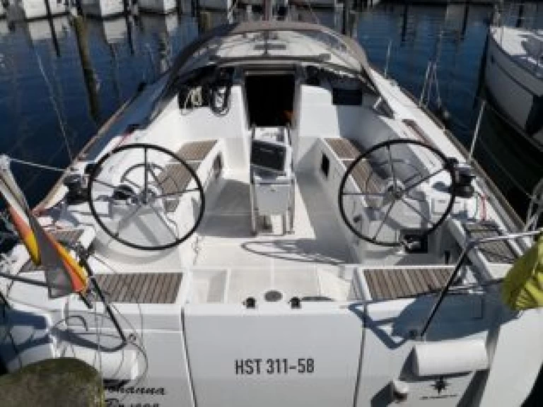 Charter a Jeanneau Sun Odyssey 439 in Toulon on Samboat