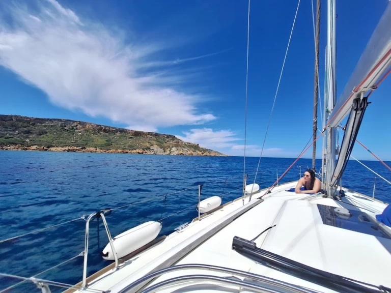 Sailboat hire in Ta' Xbiex - Jeanneau Sun Odyssey 439