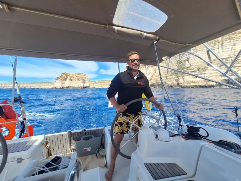 Yacht charter Ta' Xbiex - Jeanneau Sun Odyssey 439 on SamBoat