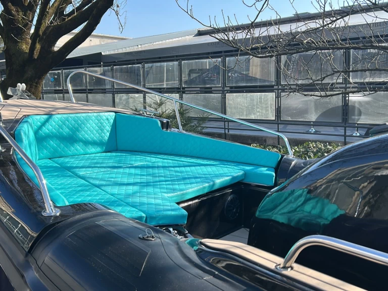 Hire RIB Aqumax with a boat licence