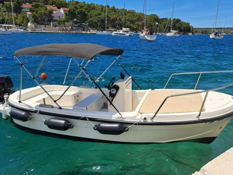 Motorboat hire in Milna - Betina Open 500