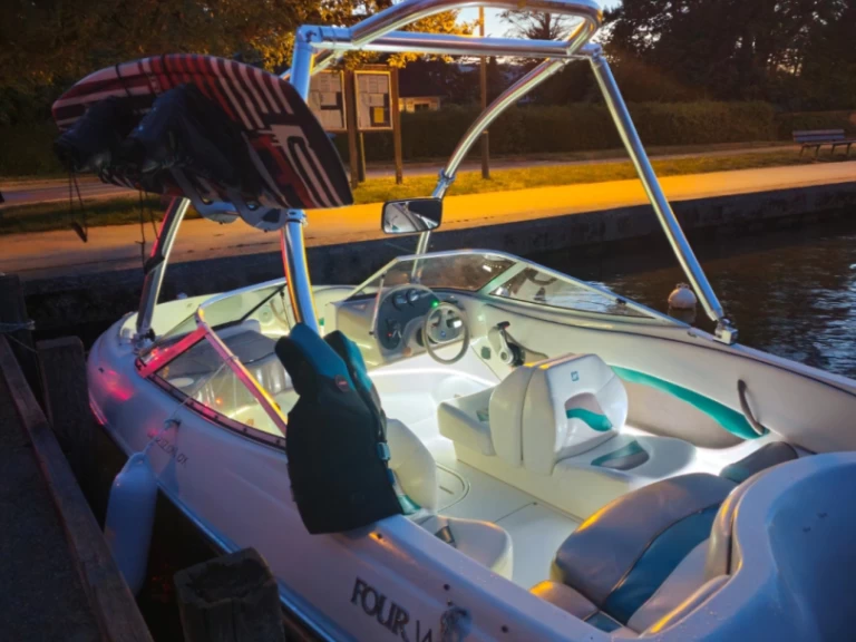 Hire Motorboat with or without skipper Four Winns Saint-Jorioz