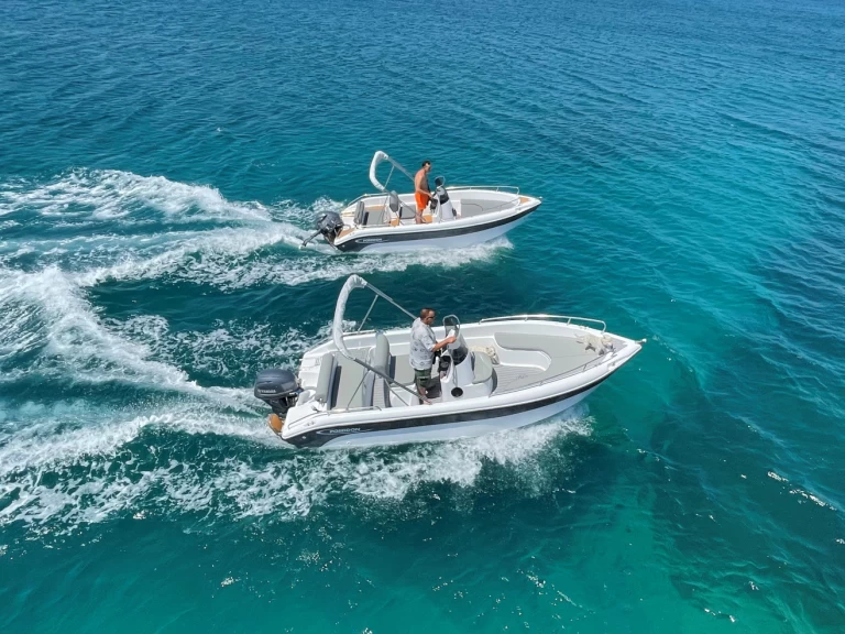 Hire Motorboat Poseidon with a boat licence