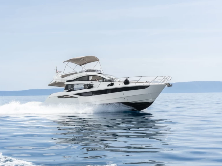 Motorboat to hire Makarska at the best price