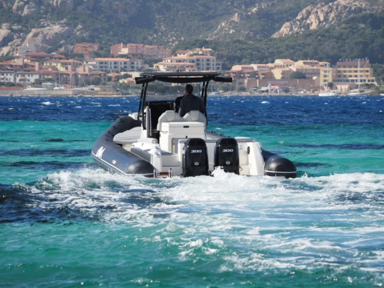 Hire RIB Bwa with a boat licence