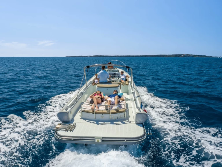 Motorboat to hire Agay at the best price