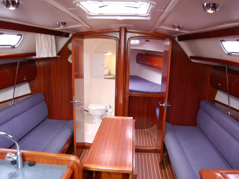 Hire Sailboat Bavaria with a boat licence