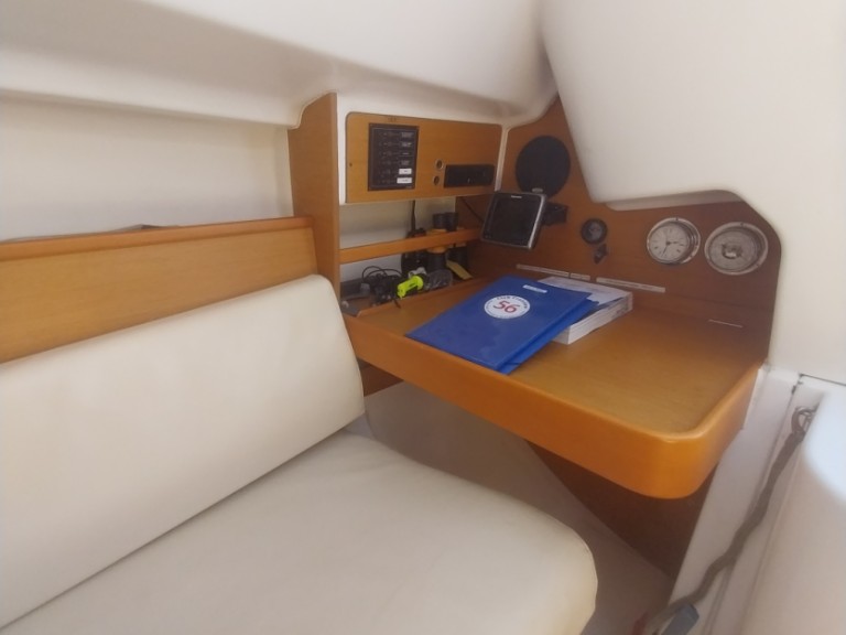 Hire Sailboat with or without skipper Bénéteau La Trinité-sur-Mer