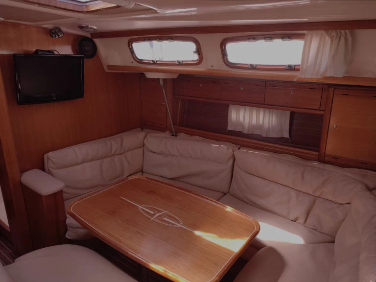 Hire Sailboat Bavaria with a boat licence