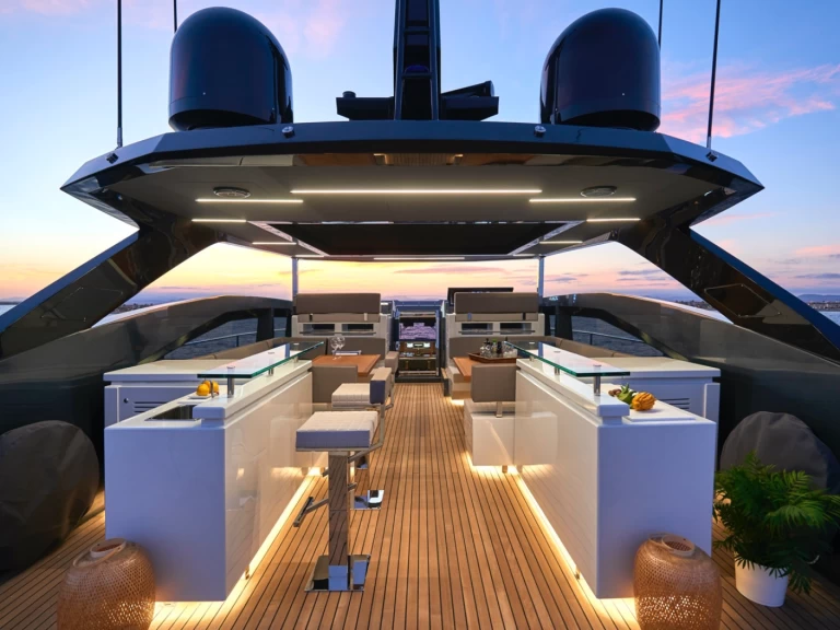 Charter a Astondoa 100 Century in Tivat on Samboat
