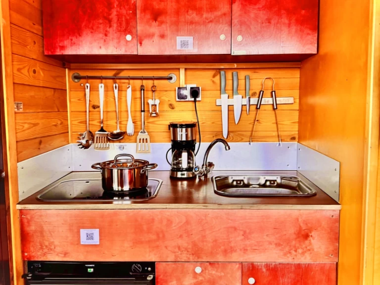 Charter a WOMA D 7 in Buchholz on Samboat