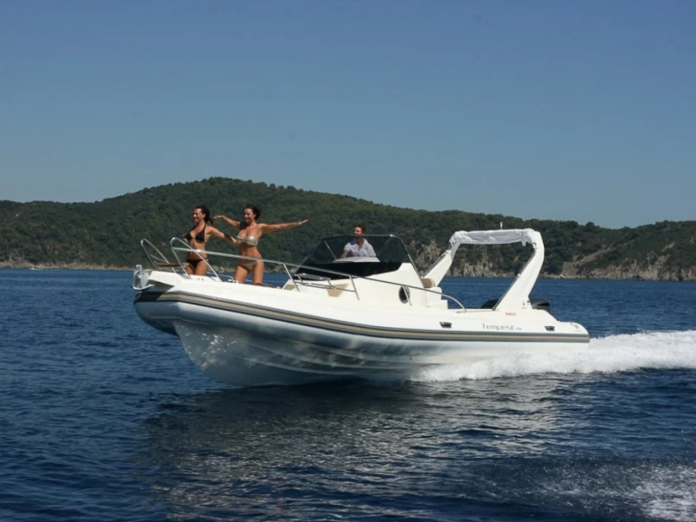RIB hire in Calvi - Capelli Tempest 1000 WA