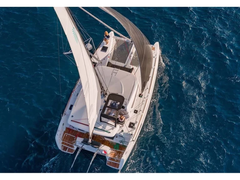 Hire Catamaran Lagoon with a boat licence