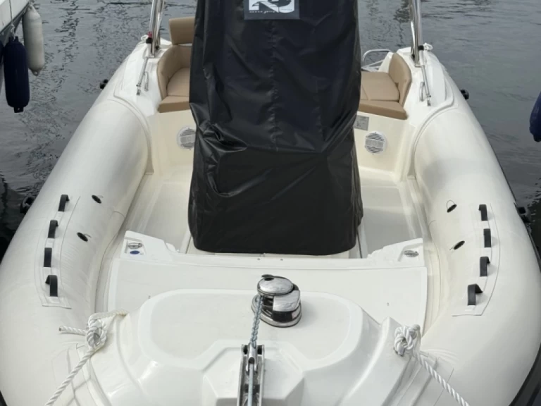 Charter a Nuova Jolly Prince 24 in Cannes on Samboat