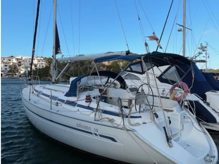 Yacht hire Roda de Barà cheap Bavaria 38 Cruiser