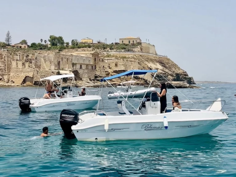 Yacht hire Marzamemi cheap 19 pro