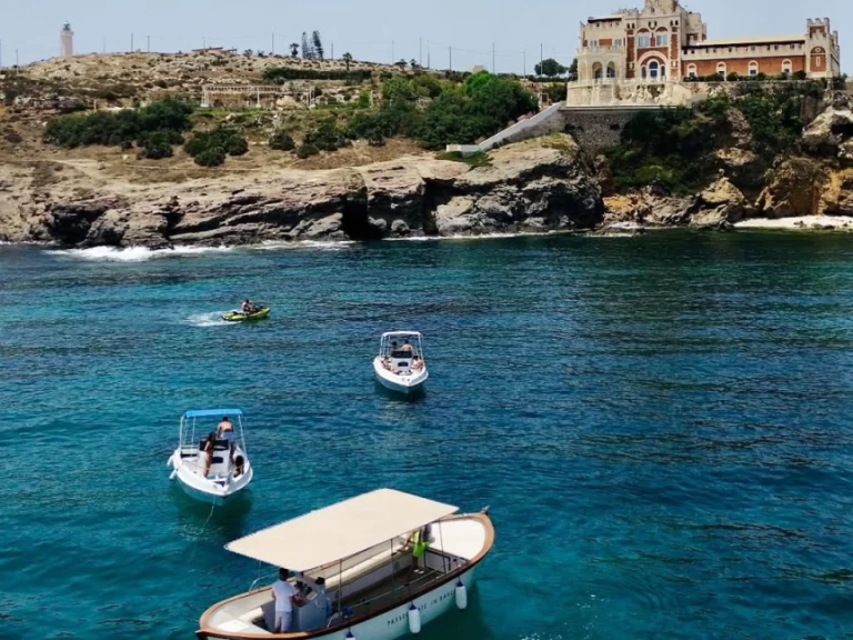 Motorboat hire in Marzamemi - Blumax 19 pro